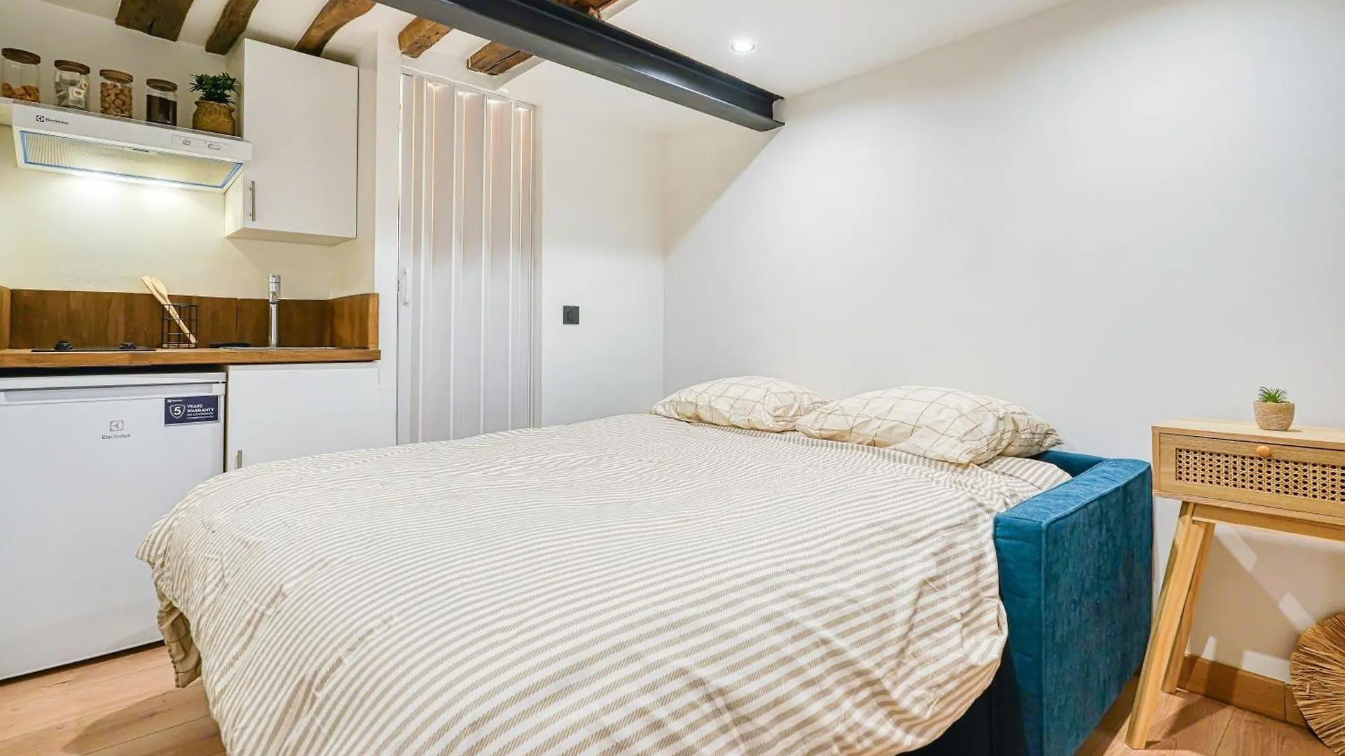Studio Center Apartment